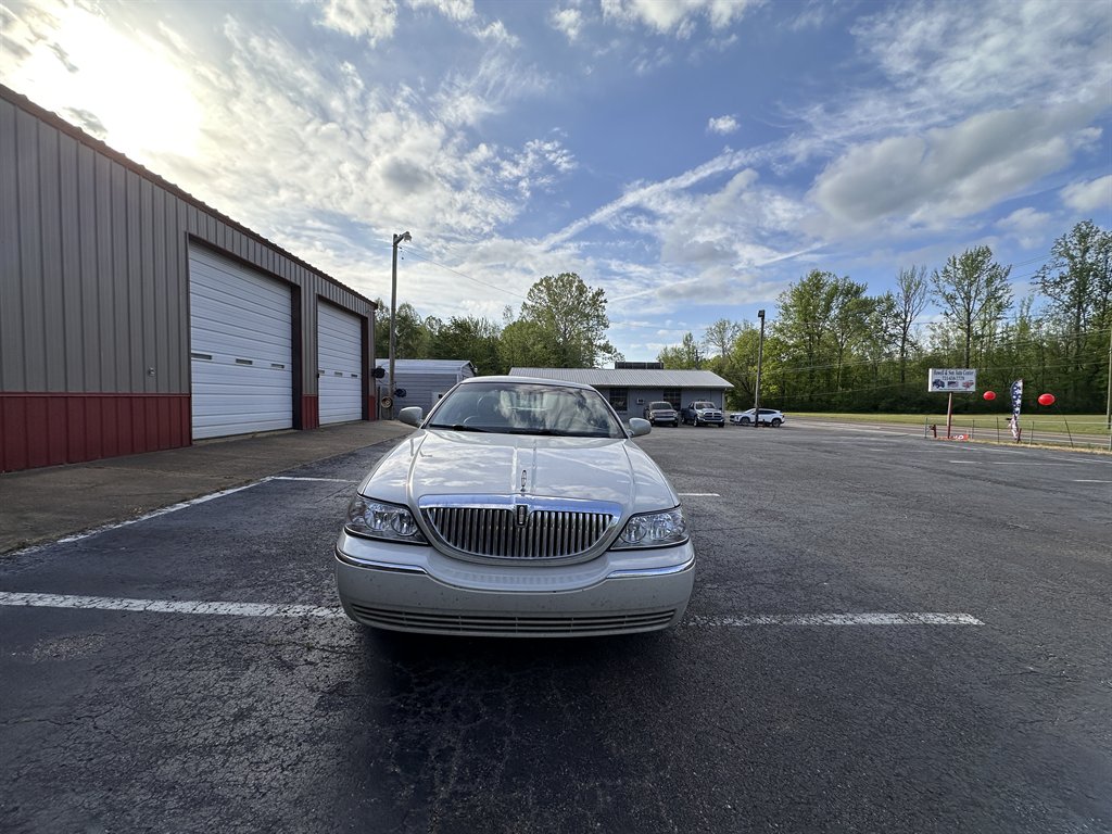2005 Lincoln Town Car Signature Limited